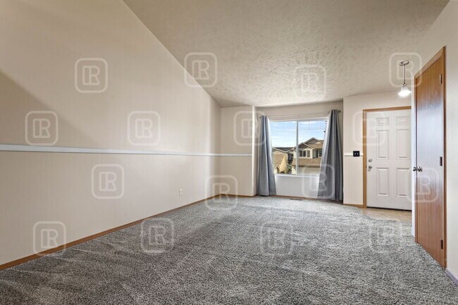 Foto del edificio - 1526 N Coach Dr