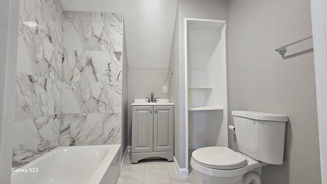 Foto del edificio - 310 N Main St