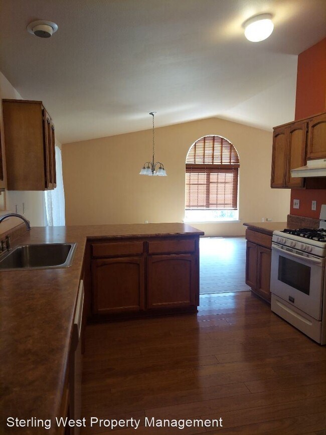 Building Photo - 3 br, 2 bath House - 105 Alder St
