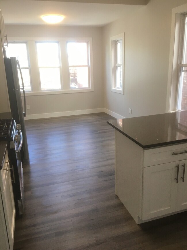 Foto del edificio - 2652 N Marshfield Ave