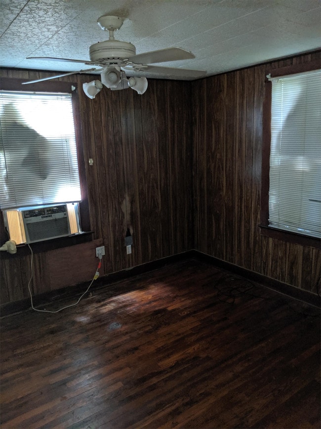 Foto del edificio - 2348 Iroquois St