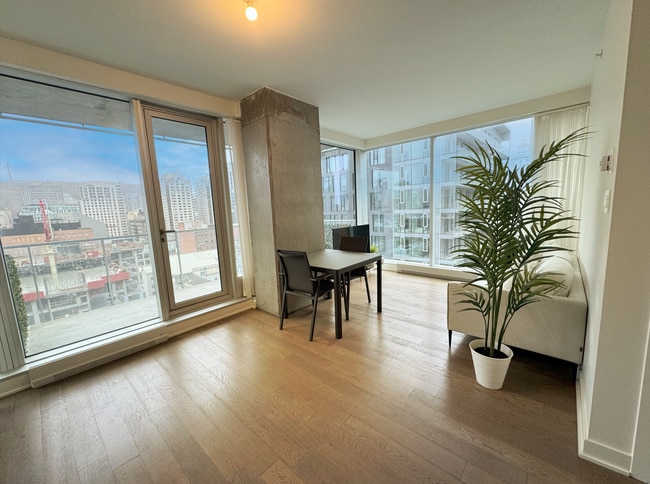 Photo du bâtiment - 1155 Rue de la Montagne