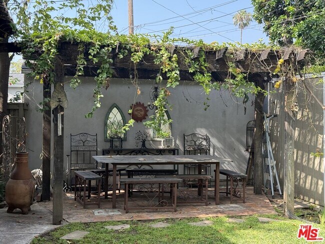 Foto del edificio - 923 Alma St