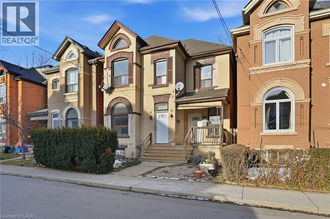 Building Photo - 26 Murray St W