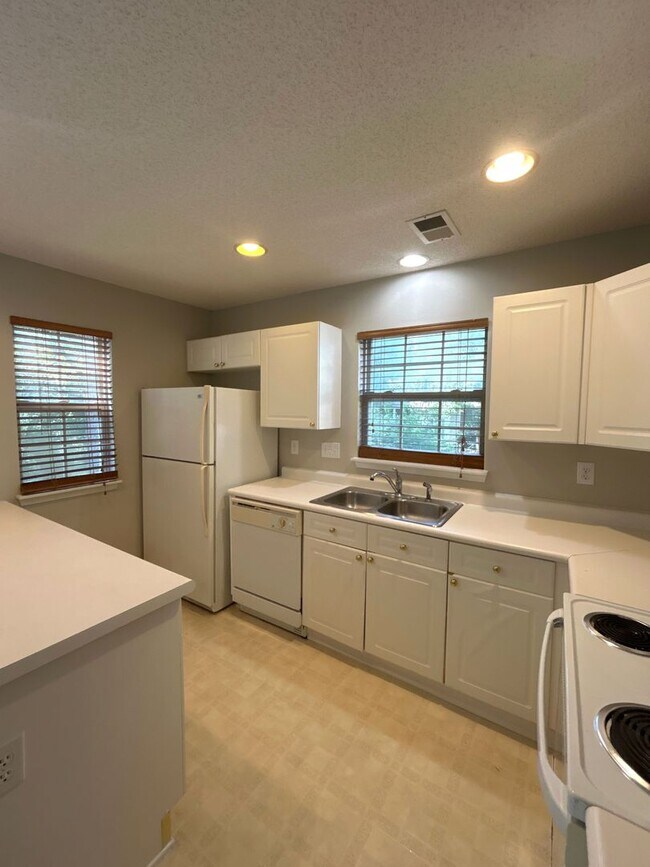 Foto del edificio - 6041 Cougar Ln
