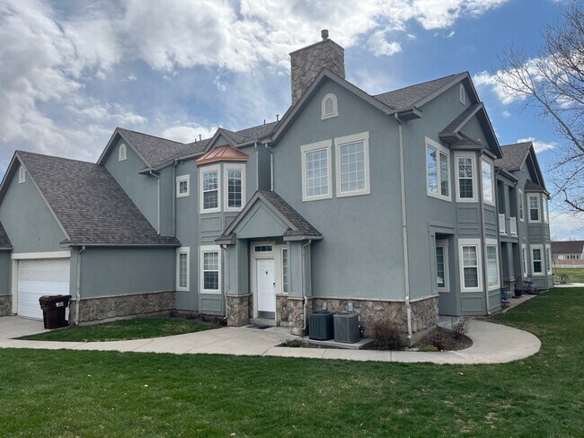 Foto del edificio - 966 Courtyard Ln E