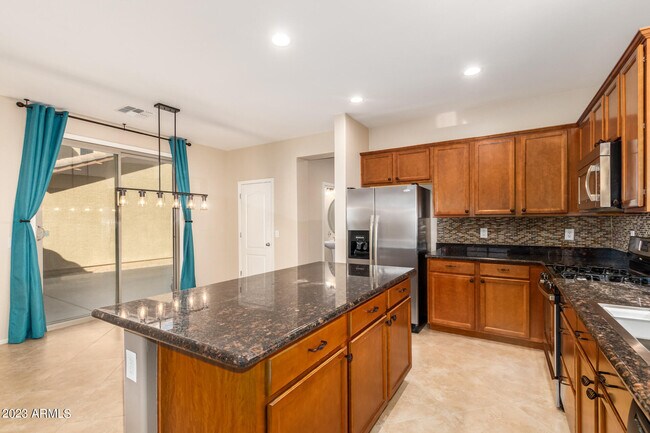 Foto del edificio - 3561 E Oakland St