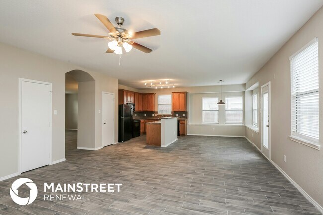 Foto del edificio - 533 Crown Oaks Dr