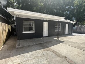 Building Photo - 915 E 20th Ave