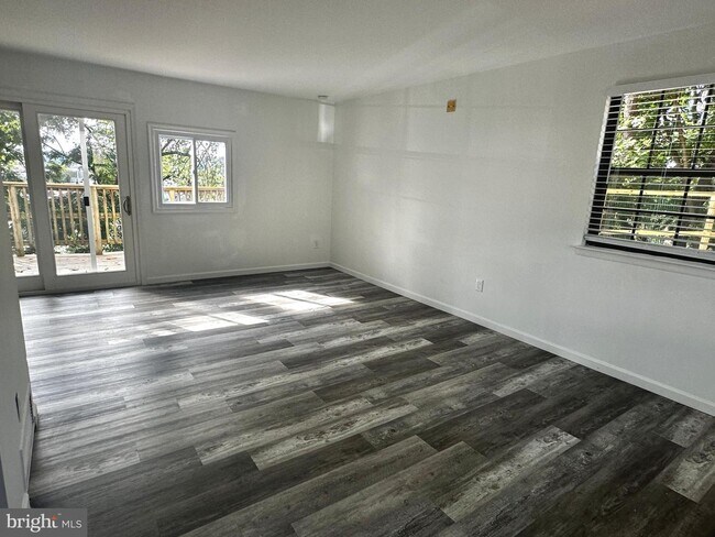 Building Photo - 255 Greenough St