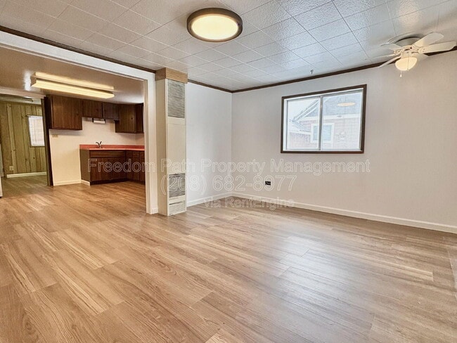 Building Photo - 104 Main St