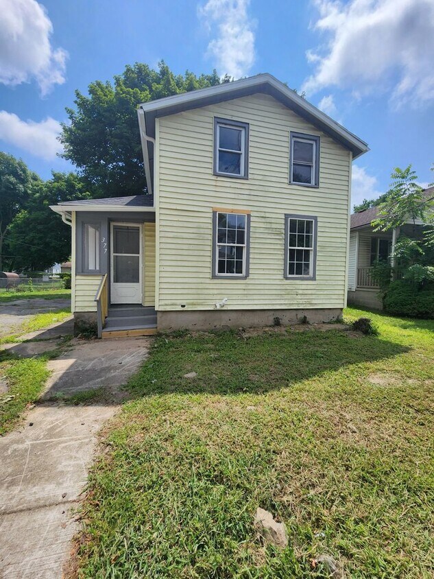 Foto principal - Three Bedroom Single Family Home!