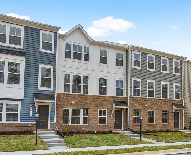 Building Photo - Spacious 3 bed/4 bath BRAND NEW townhome -...