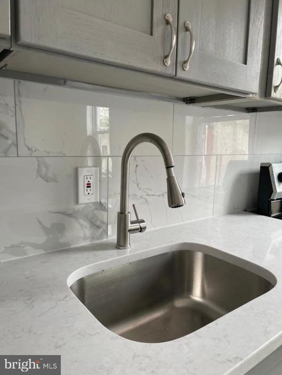 Foto del edificio - 2731 N Darien St