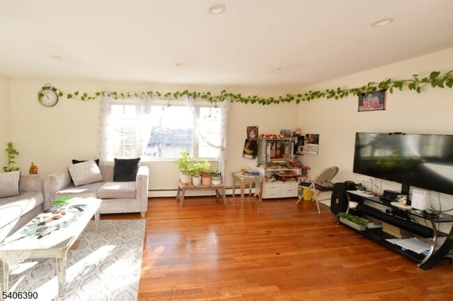 Foto del edificio - 100 Eastern Wy