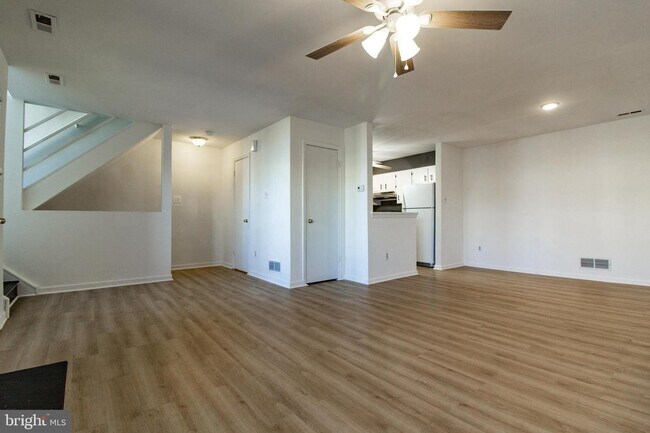 Building Photo - 238 Colette Ct