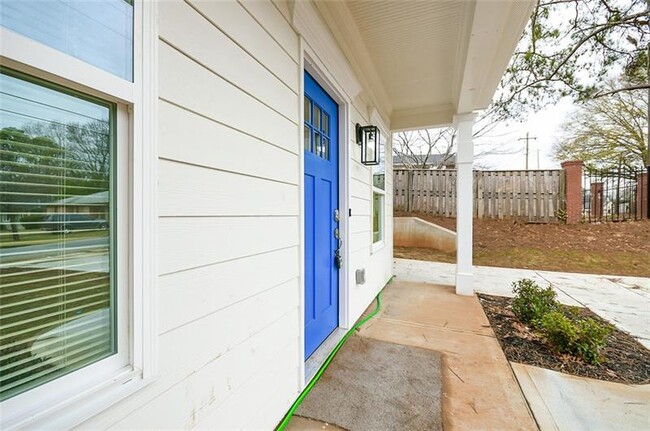Building Photo - 1499 Rupert Rd