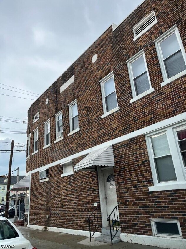 Foto principal - 660 Summer St
