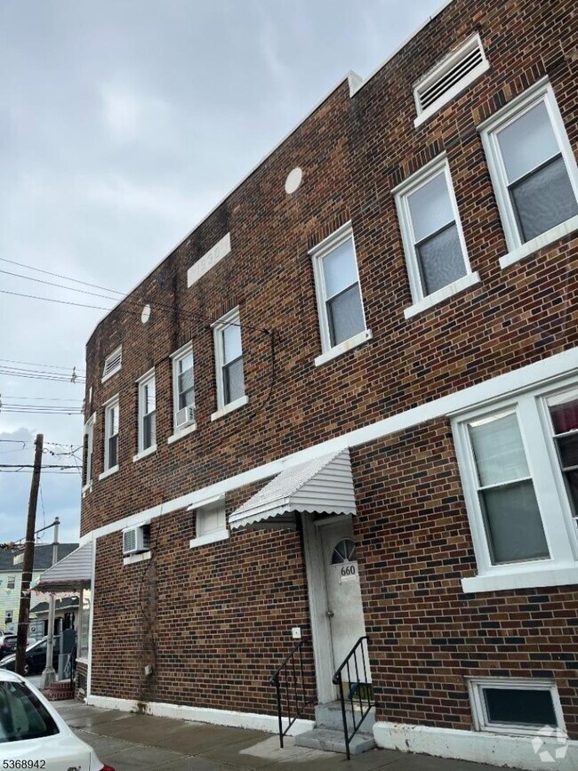 Building Photo - 660 Summer St