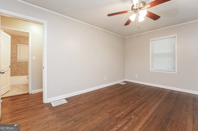 Building Photo - 4554 Mitchell St