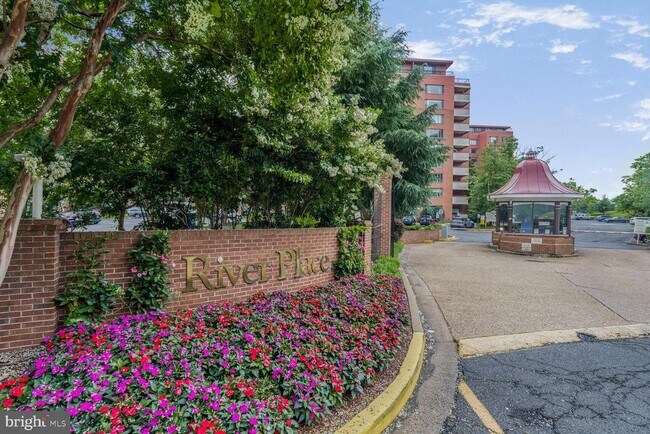Foto del edificio - 1121 Arlington Blvd