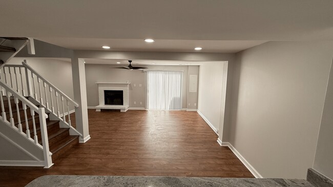 Vista de la sala de estar - 1319 Peabody Dr