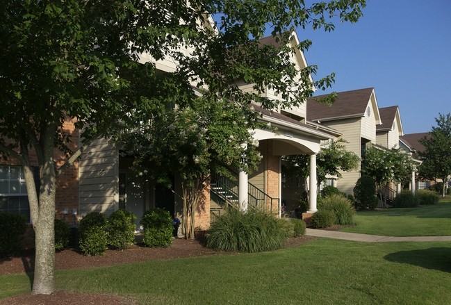 Building Photo - MAGNOLIAS AT HERNANDO