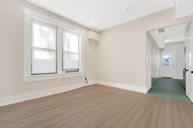 Foto del edificio - 944 N Damen Ave