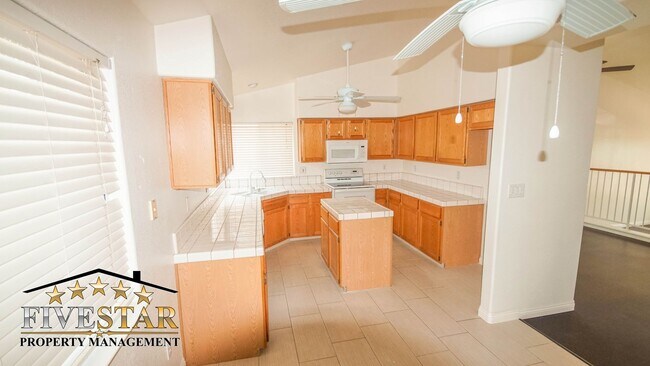 Foto del edificio - House for Rent on 4938 Shorebird Drive