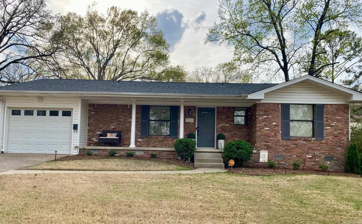 Primary Photo - 700 N Bryan St