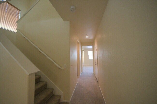 Foto del edificio - 549 Chaparral Loop