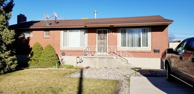 Building Photo - 3887 W Rosemary St