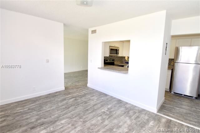 Building Photo - 9441 Live Oak Pl