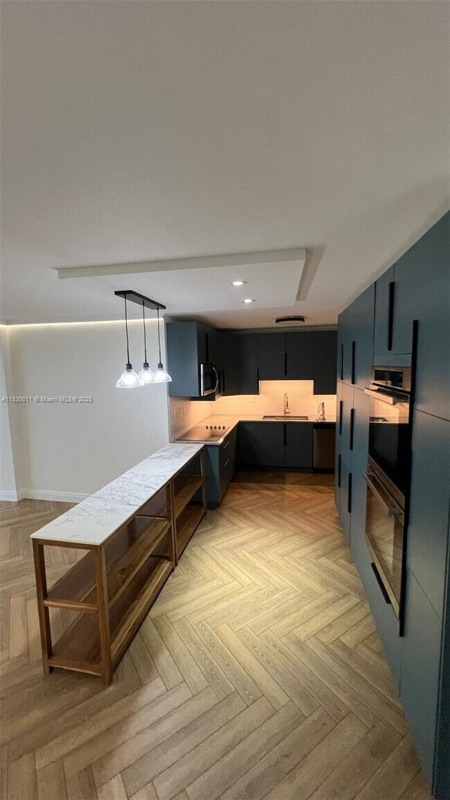 Foto del edificio - 770 NE 69th St