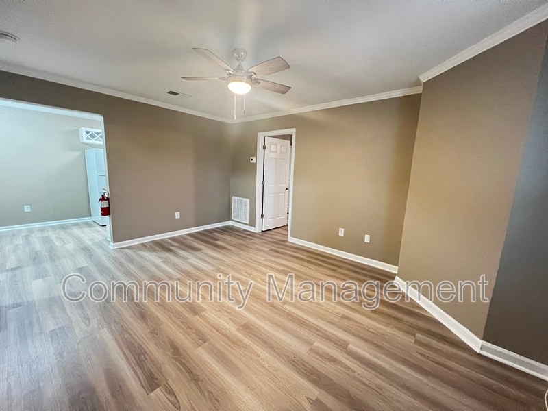Primary Photo - 2150 N Sherwood Forest Dr