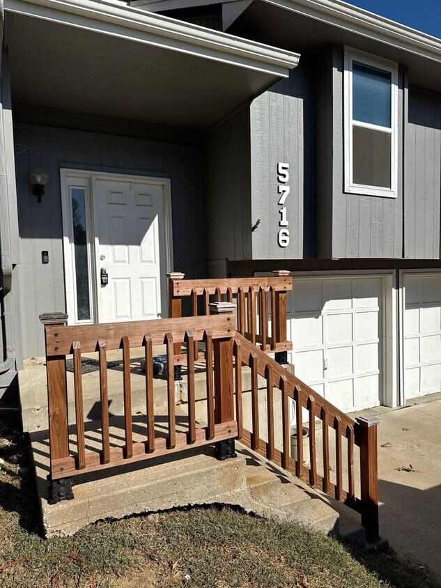 Primary Photo - Duplex