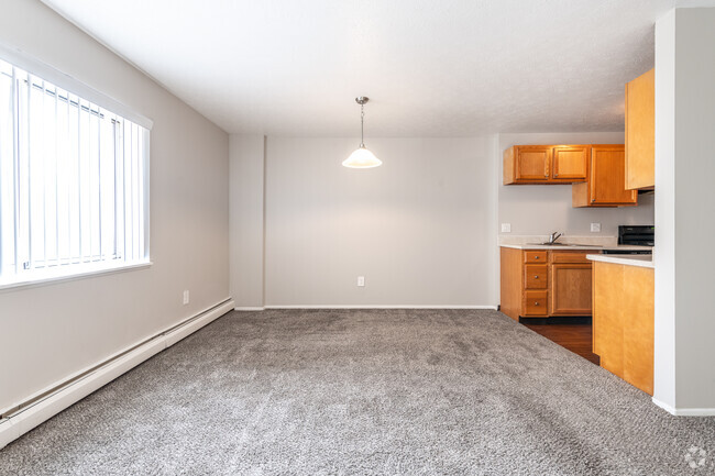 2BR, 1.5BA - 780SF - Summit Ridge Apartments