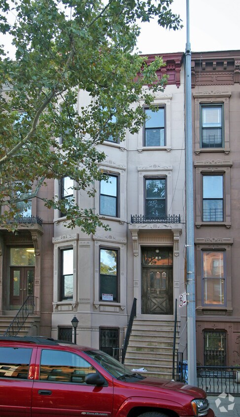 Primary Photo - 196 Macdonough St