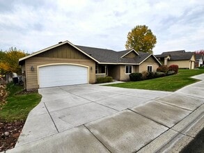 Building Photo - 474 Charbonneau Dr