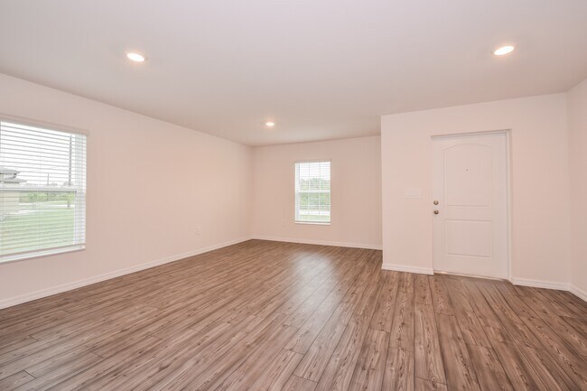 Building Photo - 871 Youngreen Dr