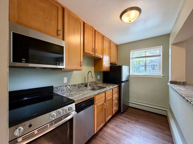 2 habitaciones, 1 baño - 625 pies cuadrados - Unidad 10 - Cocina - 2333 Priscilla St of In the City Apartments