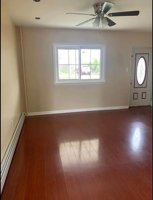 Foto del edificio - 382 E Grove St