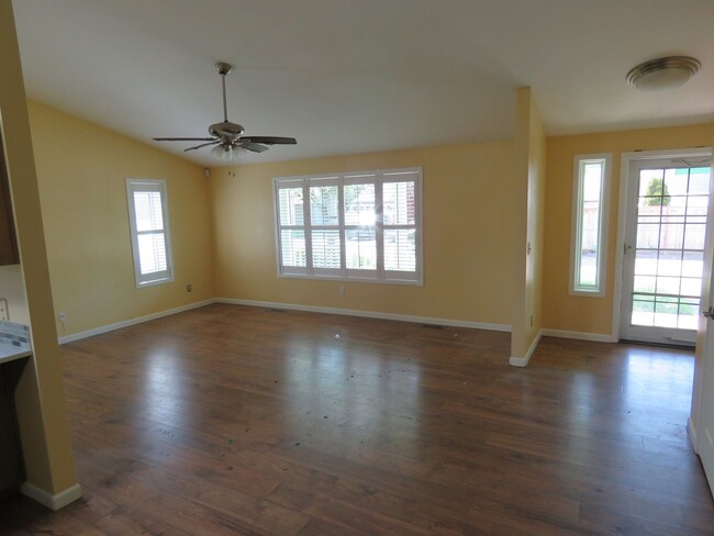 Building Photo - Fantastic 3 Bedroom/ 2 Bath Santa Clara home!