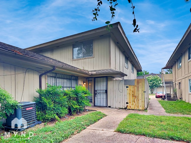 Building Photo - 5632 Birchmont Dr
