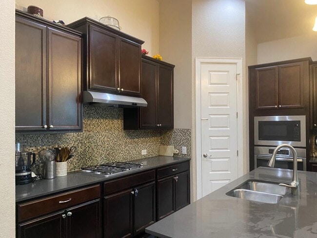 Building Photo - 2229 Valley Oaks Cv