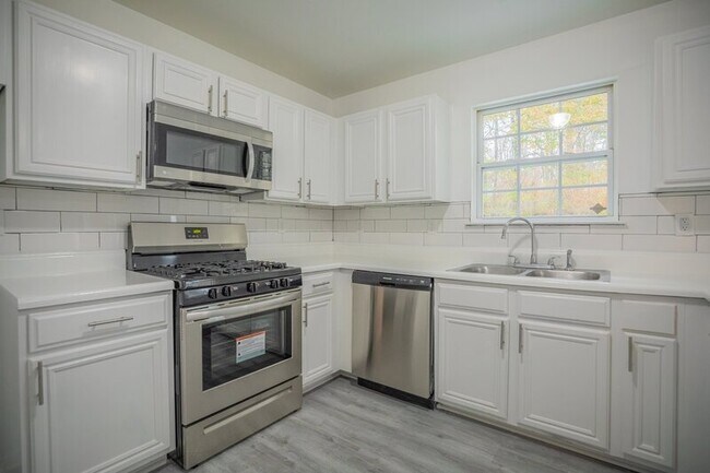 Building Photo - 1102 Oak Hollow Ln