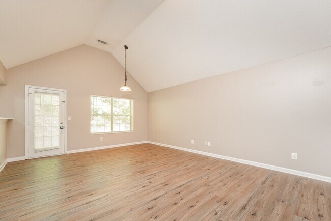 Foto del edificio - 804 Hillandale Ln