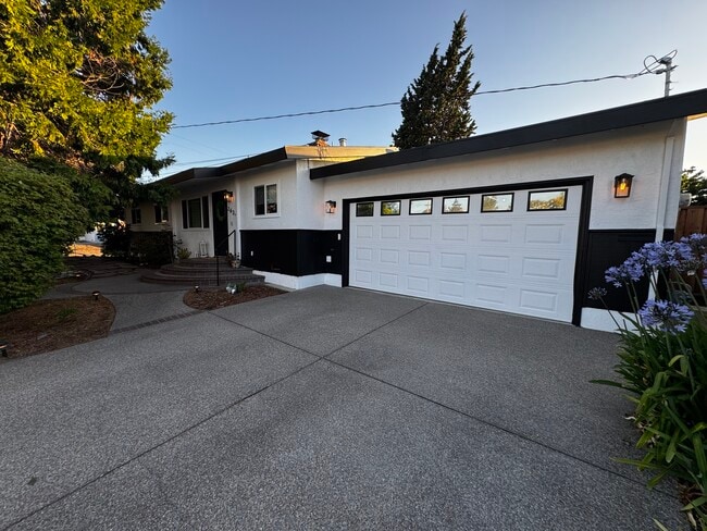 Building Photo - 2634 Emma Dr