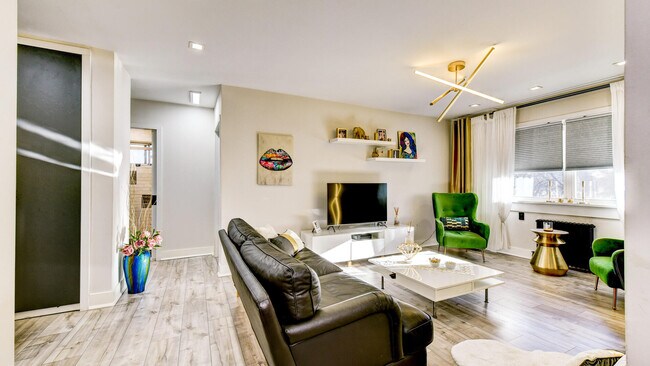 Sala de estar - 1504 W Terrace Cir