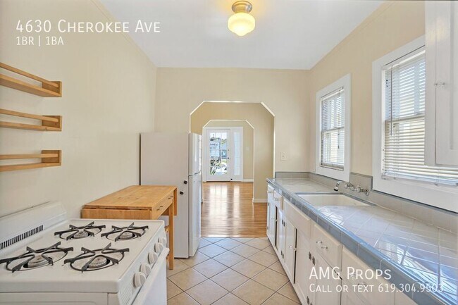 Building Photo - Cute cottage in Normal Heights available NOW!